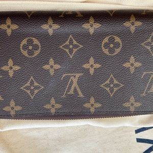 Louis Vuitton Zippy Wallet